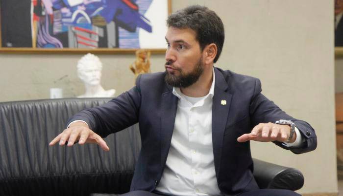 Jan Topić (Partido Social Cristiano) es segundo en las encuestas. Es economista y empresario. Le llaman el “Bukele ecuatoriano”. FOTO CORTESÍA