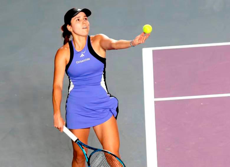 La tenista colombiana María Camila Osorio logró avanzar, por primera vez en su carrera, hasta las semifinales de un torneo WTA 500. FOTO: AFP 
