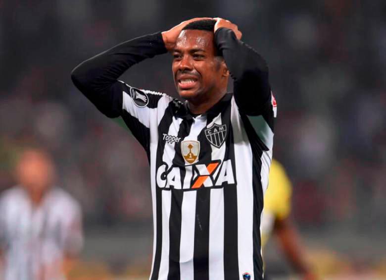 Tras su paso por Italia, Robinho jugo para los clubes Atlético Mineiro y Santos de su país. .OTO: AFP