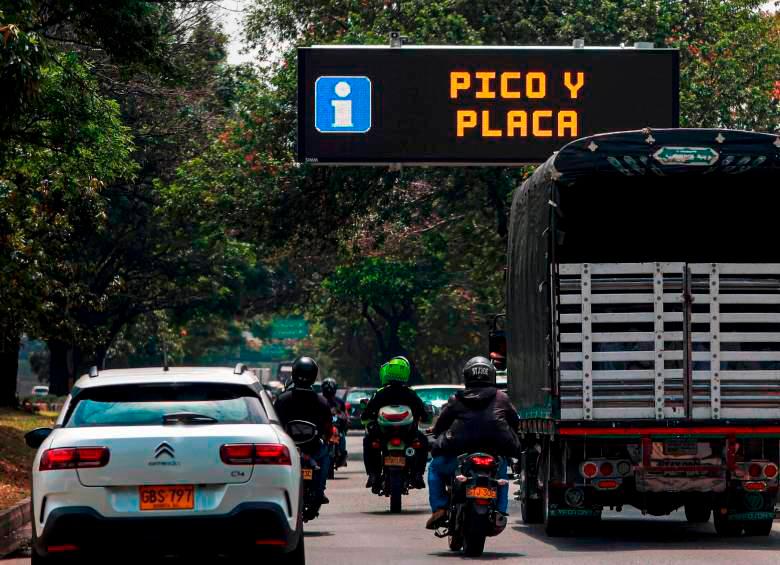 Recuerde que el sistema de cámaras que tiene Medellín es bastante robusto como para intentar evadirlo. FOTO: EL COLOMBIANO