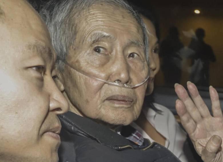 El expresidente de Perú, Alberto Fujimori, fue condenado a 25 años de prisión por su responsabilidad en graves violaciones a los derechos humanos, ocurridas durante su mandato. FOTO: AFP