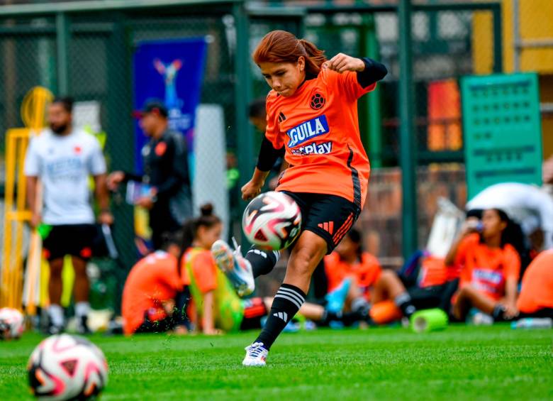 La Selección Colombia se mide a Corea del Sur en el estadio Pascual Guerrero, la delantera Gabriela Rodríguez es una de las titulares indiscutidas del equipo que dirige Carlos Paniagua. FOTO cortesía fcf