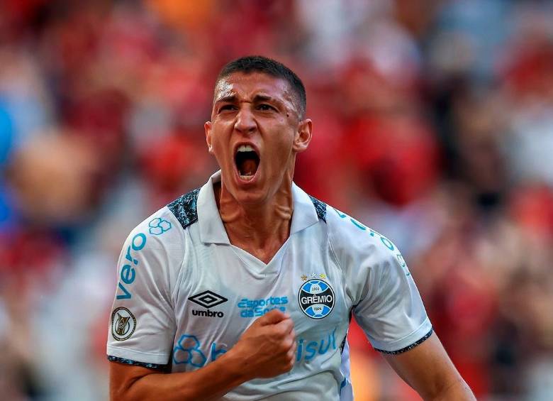 El volante antioqueño Miguel Monsalve ha tenido un buen nivel desde que juega en el Gremio de Porto Alegre brasileño. Hasta ahora marcó un gol y dio un par de asistencias. FOTO: Tomada de Instagram @miguemonsalve10
