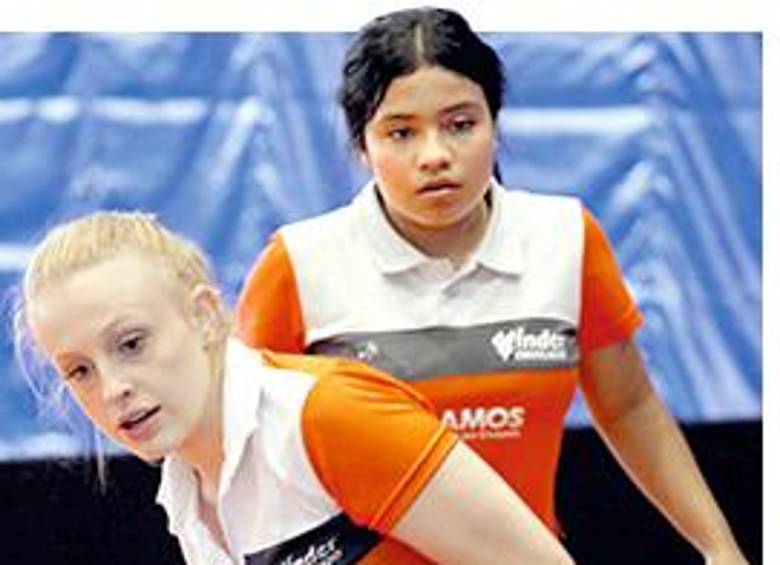 María Fernanda Monroy e Isabella Amaya derrotaron al municipio de Rionegro por 3-1 en la final. FOTO Rodrigo Mora, Indeportes