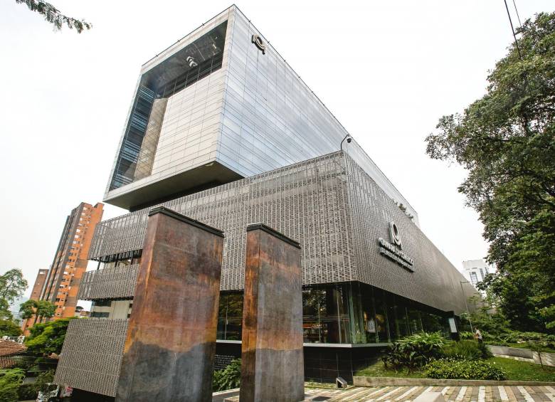 La Cámara de Comercio de Medellín para Antioquia trabaja por el bienestar de los empresarios del departamento. Tiene líneas de trabajo a favor de los pequeño, medianos y grandes comerciantes. FOTO jaime pérez.