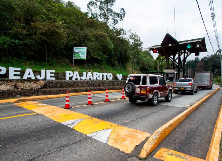 Con los recursos recolectados del peaje Pajarito por la concesión Vía Láctea se avanza en la reparación del corredor. FOTO Julio César Herrera 