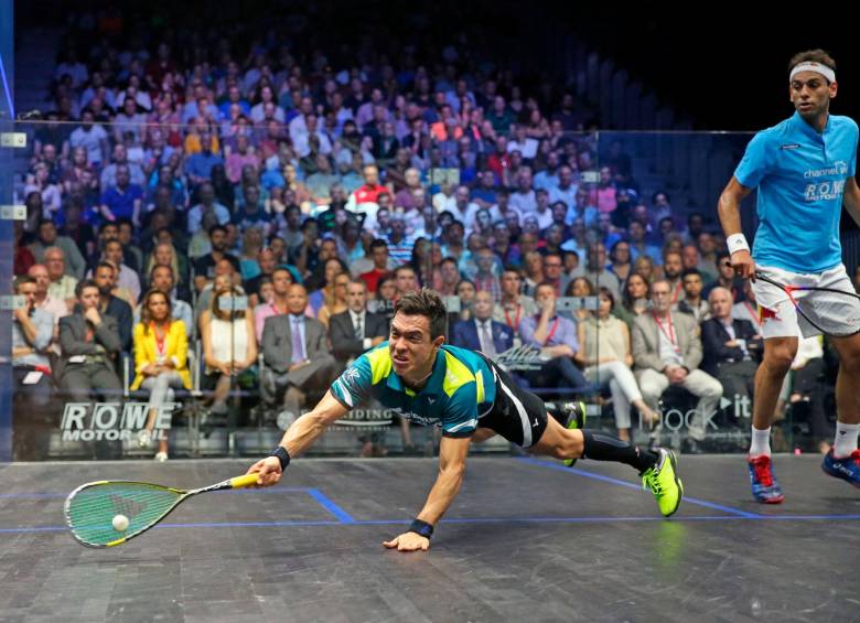 Miguel Ángel Rodríguez en acción ante Mohamed ElShorbagy, exnúmero uno del mundo, al que venció en el British Open Championship en 2018. FOTO cortesía PSA
