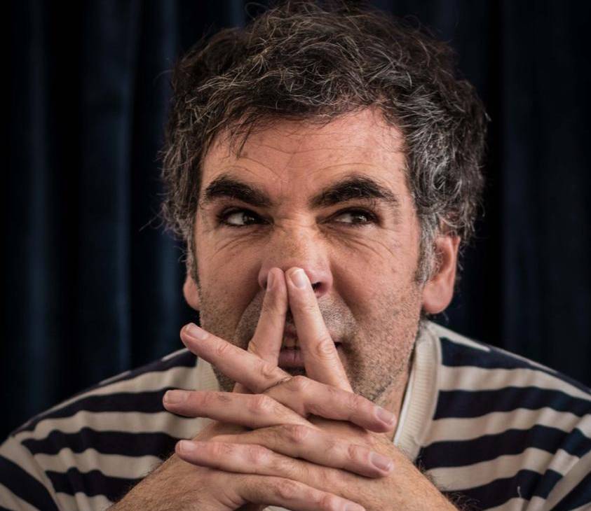 El escritor se aventuró en escribir un libro sobre salud mental para hacer frente a una amplia variedad de terapias de autoconocimiento y sanación personal. Foto: Cortesía / Daniela Ariza. 