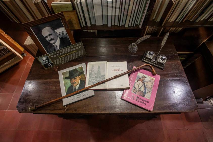 Verdaderas joyas históricas se conservan en la biblioteca. FOTO Carlos Velásquez 