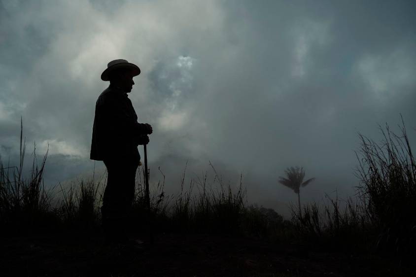 Desde hace cuarenta años Genaro Rodríguez Bustos vive en el cráter del Machín. Sin embargo, a pesar de tener papeles de propiedad del terreno, la justicia ha dicho que La Secreta no le pertenece. El campesino lucha por conservar la propiedad. Foto: Santiago Ramírez.