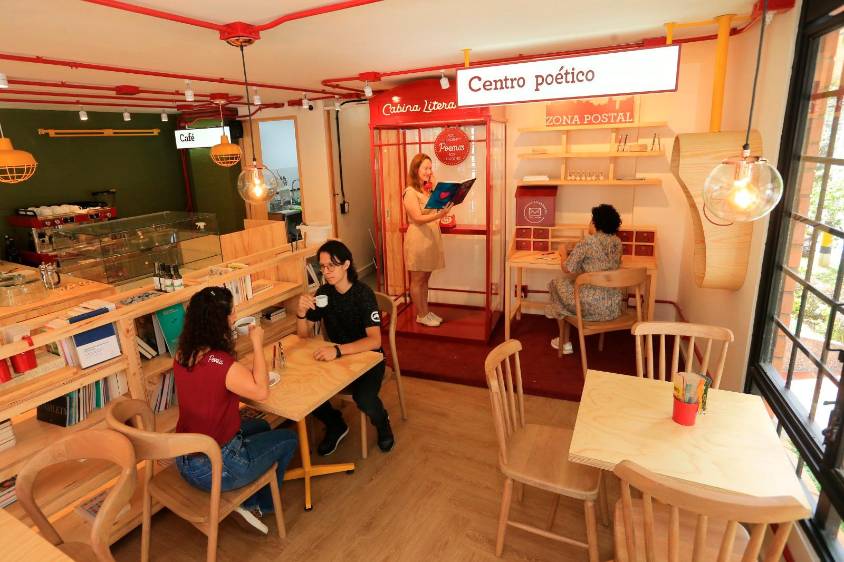 Es un lugar que además tendrá café, un espacio para hablar de libros, de arte y pasar la tarde. Foto Esneyder Gutiérrez