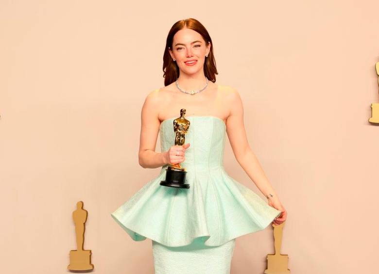 Emma Stone, una de las galardonadas en los Óscar 2024 por su actuación en Pobres Criaturas, aún disponible en salas del cine del país. Foto: Getty. 