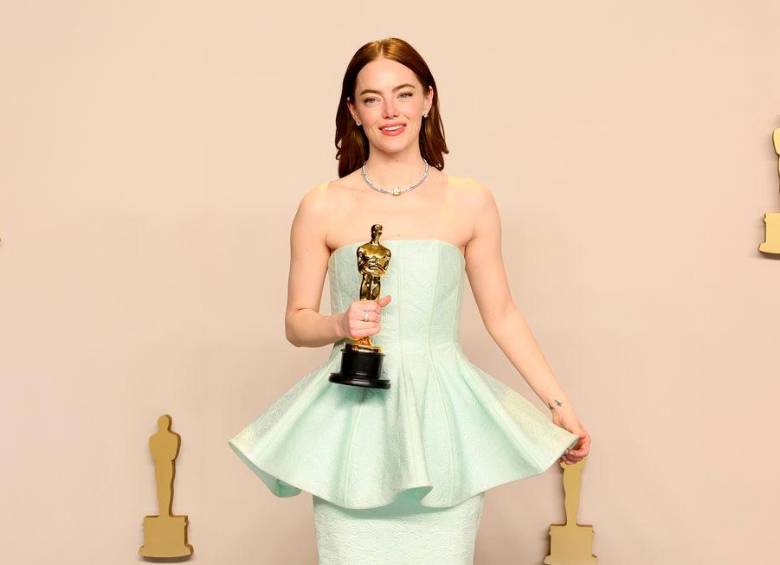 Emma Stone, una de las galardonadas en los Óscar 2024 por su actuación en Pobres Criaturas, aún disponible en salas del cine del país. Foto: Getty. 