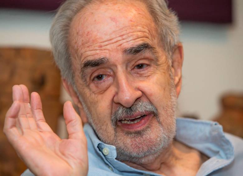 Óscar Jaramillo es integrante del célebre grupo de “Los 11 antioqueños”, conformado por artistas que centraron su mirada en lo urbano y las realidades que empezaban a surgir de esas, entonces, nuevas formas de vida. También fue miembro fundador del Museo de Arte Moderno de Bogotá. Foto Esneyder Gutiérrez. 
