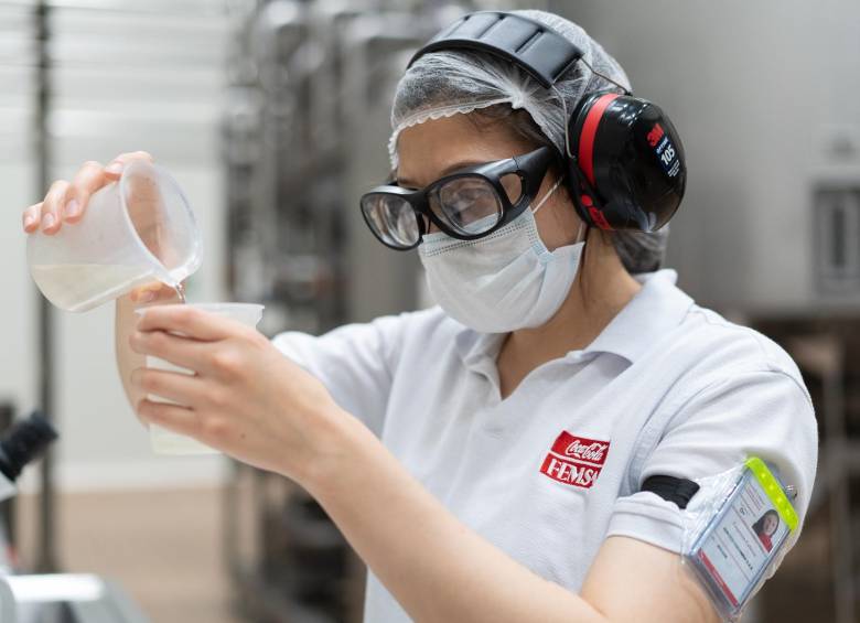 La planta de Coca-Cola en Tocancipá utiliza solo 1,24 litros de agua por cada litro de bebida. FOTO Cortesía