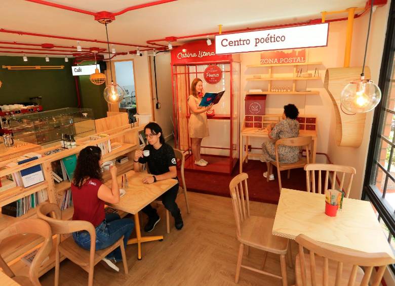 $!Es un lugar que además tendrá café, un espacio para hablar de libros, de arte y pasar la tarde. Foto Esneyder Gutiérrez