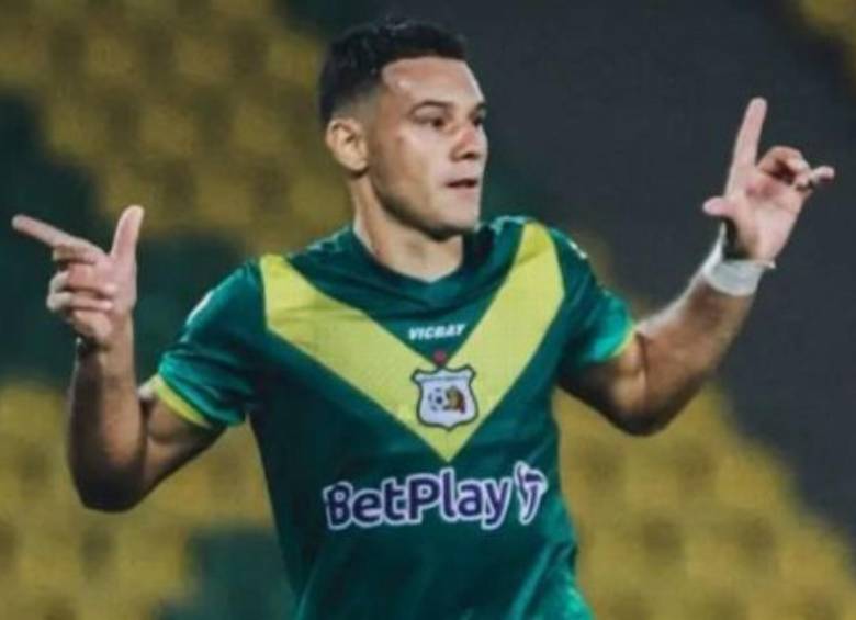 El ahora exjugador del Deportes Quindío, Ariel Roa, salió expulsado de un partido por agredir a un juez de línea. Dimayor lo sancionó y le impuso cuantiosa multa. FOTO: DIMAYOR 