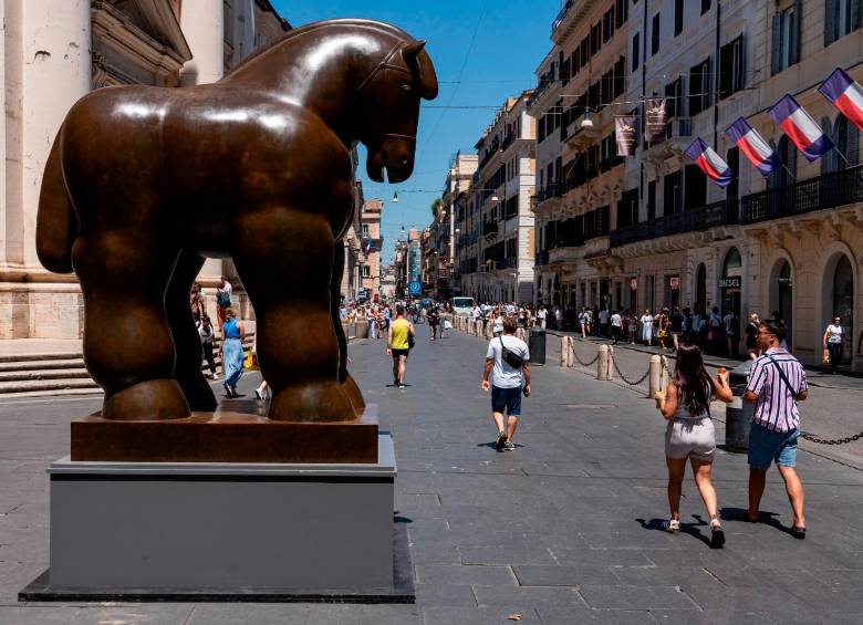 Roma se convirtió en un museo al aire libre donde se exponen obras de Fernando Botero, un homenaje al artista a un año de su fallecimiento. FOTOS Getty y Juan Antonio Sánchez 