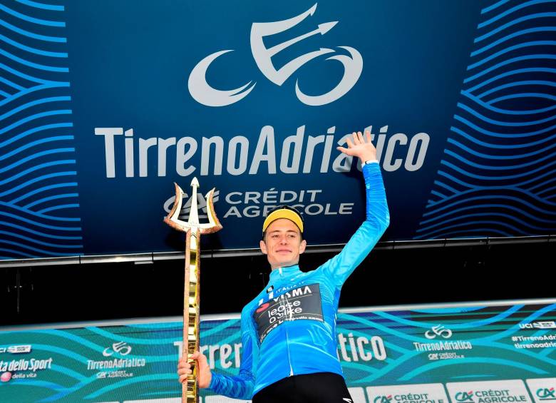 El danés ganó con un colchón de 1:24 sobre su inmediato perseguidor, el español Juan Ayuso. FOTO Tomada de ‘X’: @vismaleaseabike