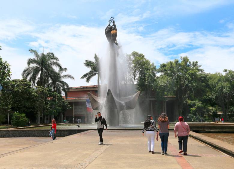En Antioquia, solo 28 de cada 100 jóvenes que salen del colegio entran a la universidad de inmediato. FOTO ESNEYDER GUTIÉRREZ