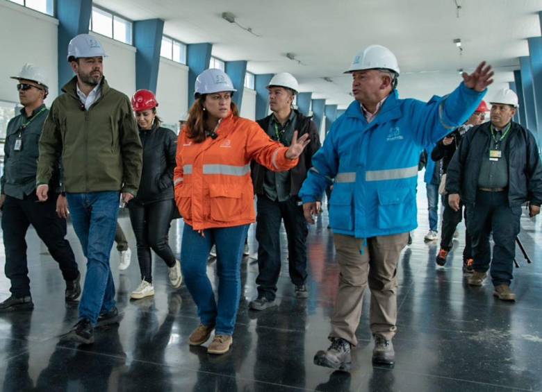 El alcalde Carlos Fernando Galán estuvo recorriendo la planta de Tibitoc. Foto: Alcaldía de Bogotá. 