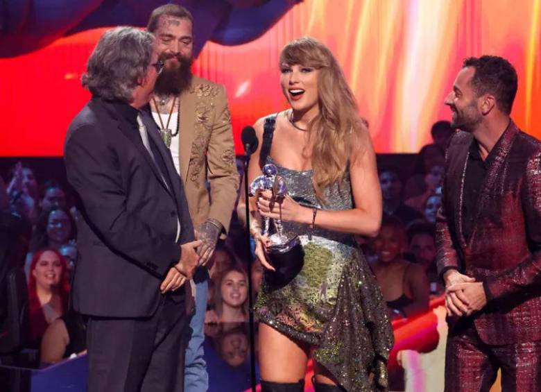 La colaboración de Swift con Post Malone en Fortnight se llevó el premio a Vídeo del Año. FOTO GETTY