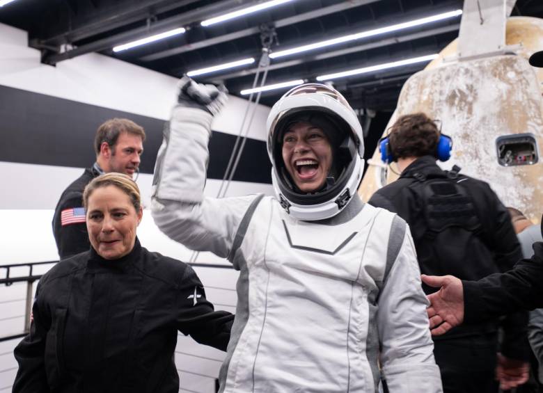 Las dos ingenieras de la tripulación Polaris Dawn se convirtieron en las mujeres que viajaron a más distancia de la Tierra. FOTO: SPACEX