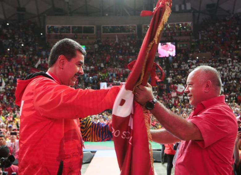Diosdado Cabello con el presidente Nicolás Maduro tras ganar las elecciones del pasado 28 de julio. FOTO: CUENTA DE X @dcabellor