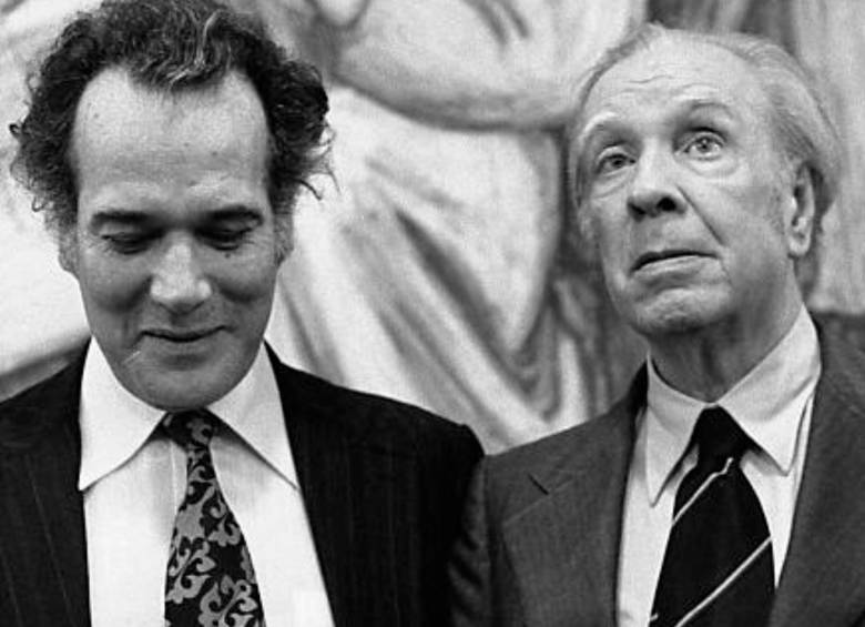 Manuel Mejía Vallejo con Jorge Luis Borges, cuando el argentino vino de visita a Medellín. Foto: Jairo Osorio.